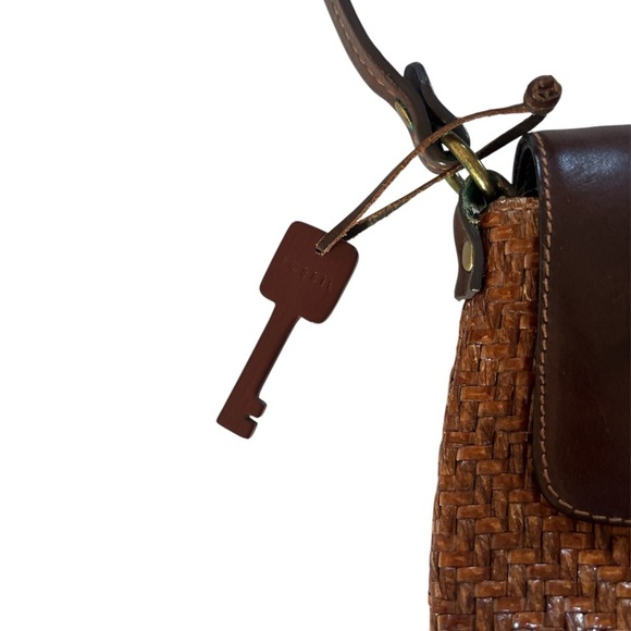 Fossil Brown Leather Woven Shoulder Bag Purse Boho Key Charm 90's Y2K Vintage - Picture 4 of 8